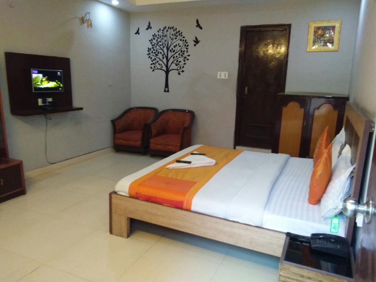 Hotel Samridhi Palace Juhi Bari Bagian luar foto