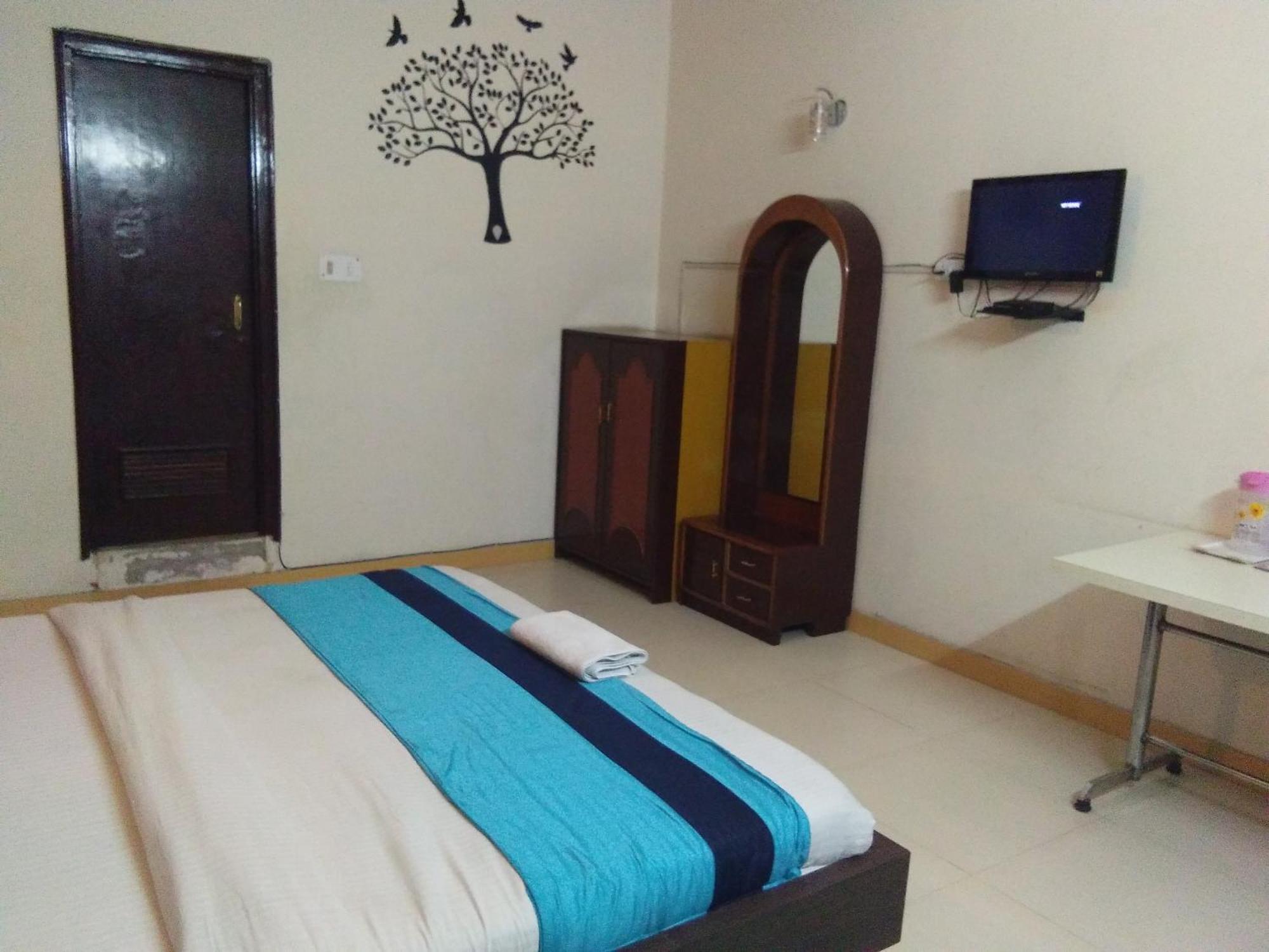 Hotel Samridhi Palace Juhi Bari Bagian luar foto